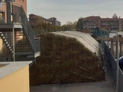 Allestimento di ospedali modulari con tende dell'esercito al S.S. Annunziata