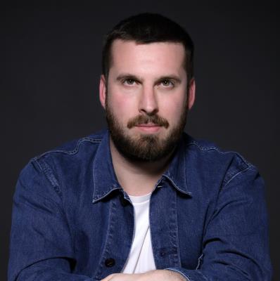 Lorenzo Baravalle, scrittore e podcaster presenta il suo primo libro La Società dei profeti